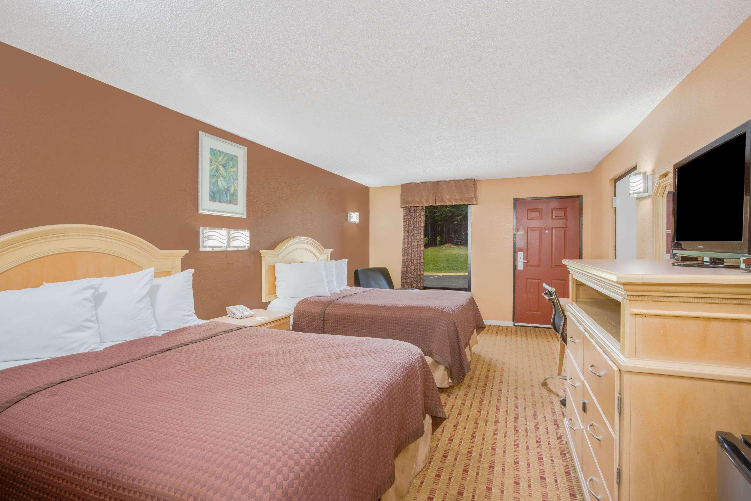 Columbus Inn And Suites المظهر الخارجي الصورة