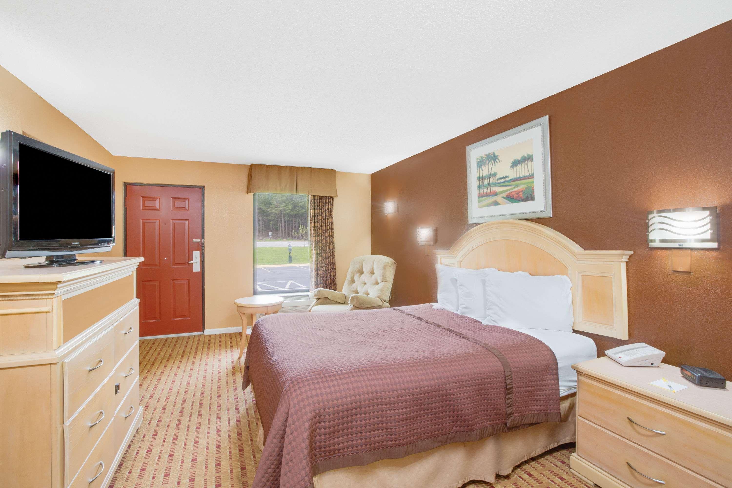 Columbus Inn And Suites المظهر الخارجي الصورة