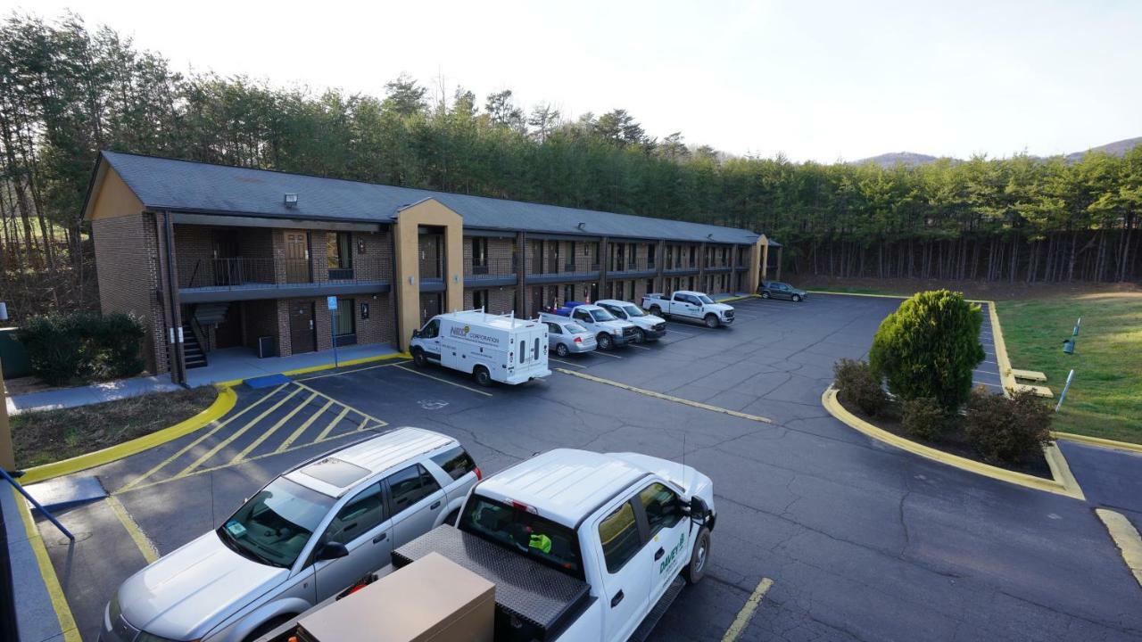 Columbus Inn And Suites المظهر الخارجي الصورة